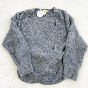 Urban Outfitters ( U ) Sweater Size Medium *