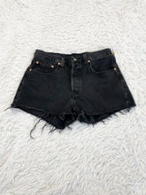 Load image into Gallery viewer, Levi Shorts Size 9/10 * - Plato&#39;s Closet Parkersburg, WV
