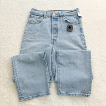 Load image into Gallery viewer, Levi Denim Size 3/4 (27) P0145
