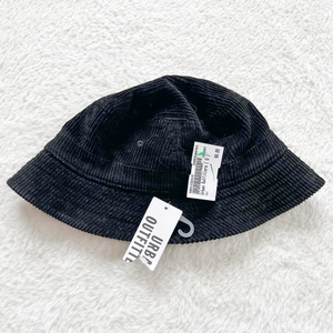 Urban Outfitters ( U ) Hat *