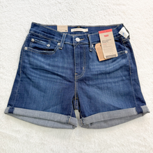 Load image into Gallery viewer, Levi Shorts Size 3/4 P0145
