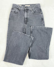 Load image into Gallery viewer, Levi 70s High Flare Denim Size 1 (25) * - Plato&#39;s Closet Parkersburg, WV
