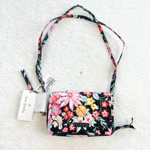 Load image into Gallery viewer, Vera Bradley Purse *
