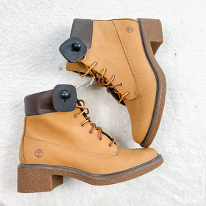 Timberland Boots Womens 7.5 *