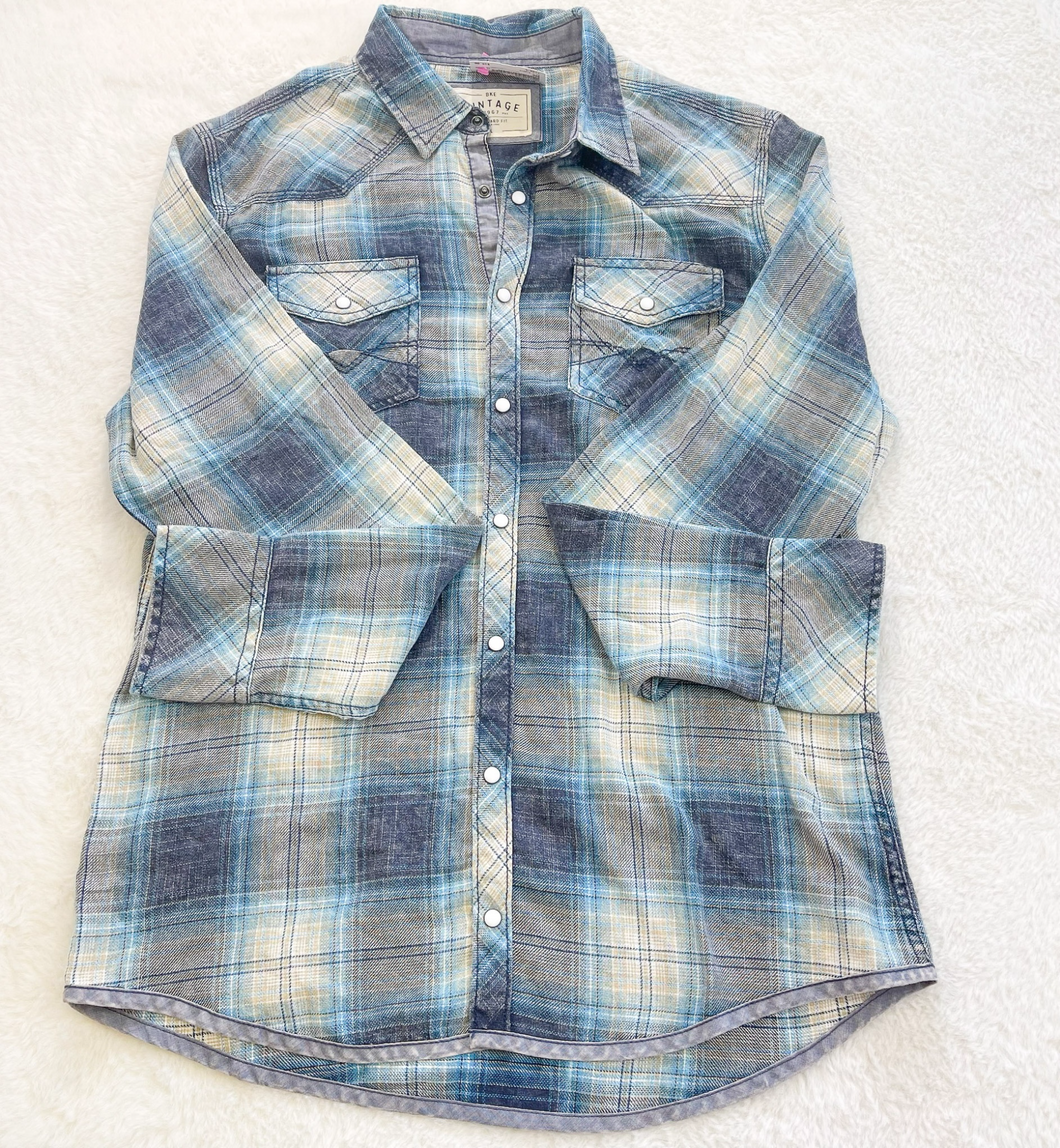 BKE Button Up Top Size Large P0129