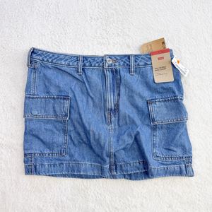 Levi Short Skirt Size Medium P0205