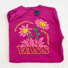 Load image into Gallery viewer, Vans T-shirt Size Medium *
