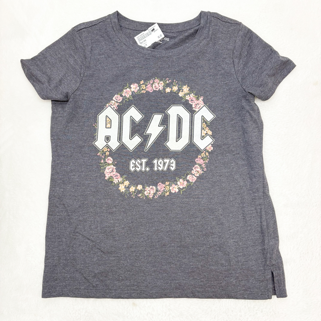 Maurices T-Shirt Size Medium P0104