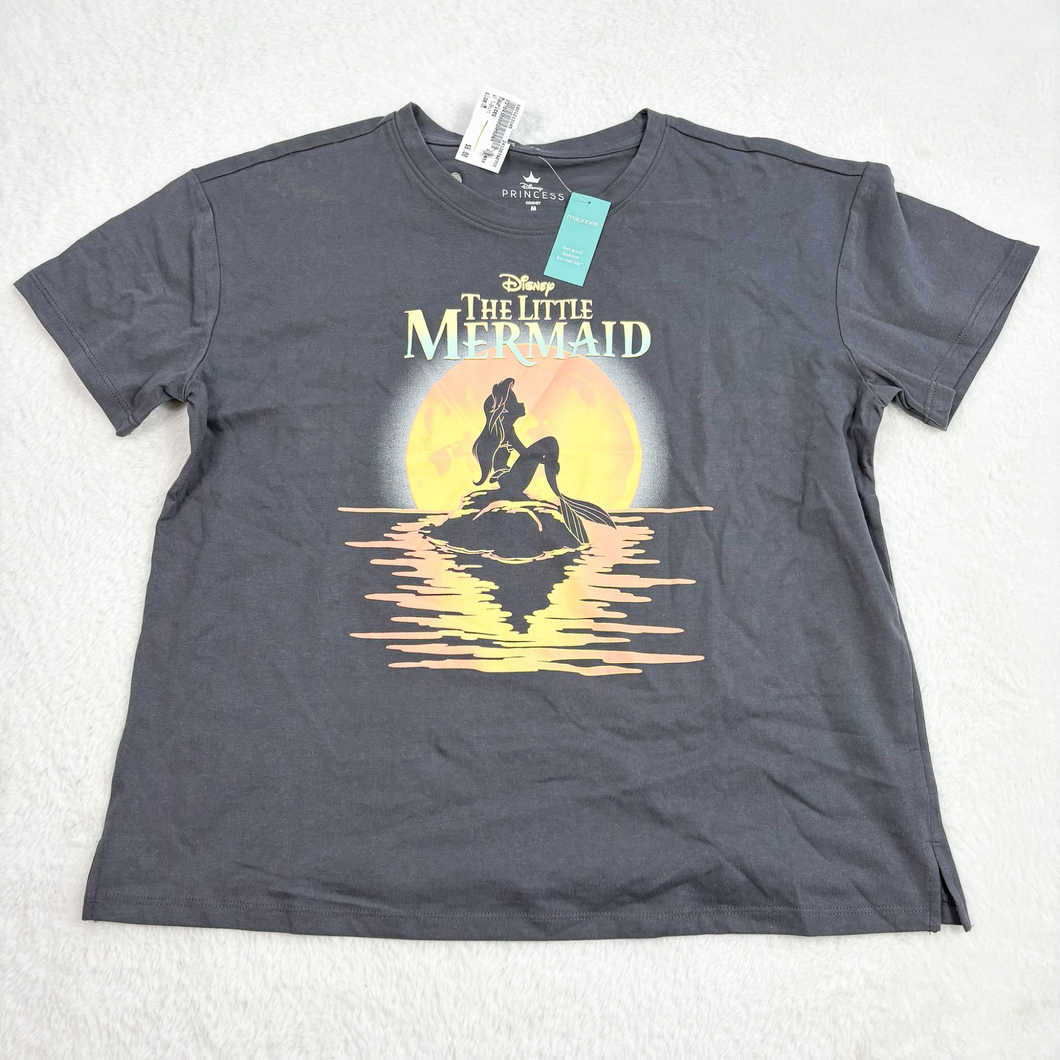 Maurices T-Shirt Size Medium *