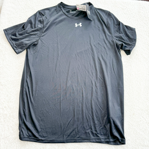 Under Armour Athletic Top Size Medium *